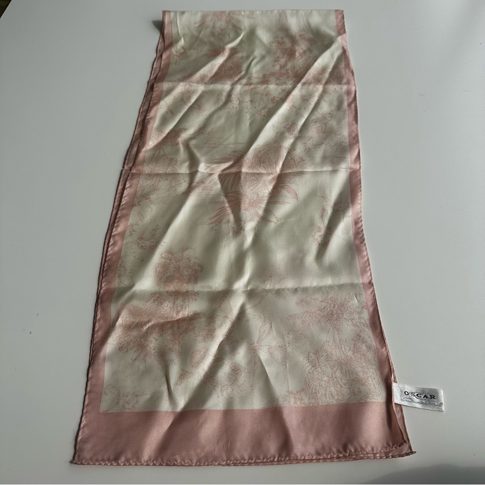 Oscar De La Renta Pink and Cream Silk Scarf Vintage - Picture 5 of 5